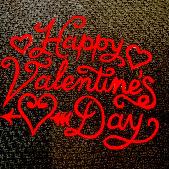 New Embroidered Kitchen Towel with the saying (Happy Valentines Day) - Picture 1 of 3